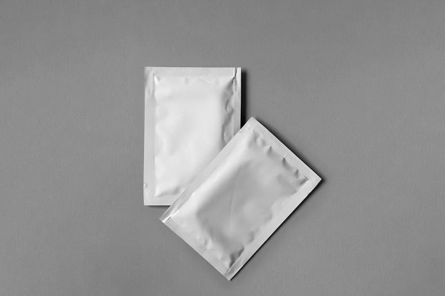 استراتيجية اللون والطباعة في مصاصات البلاستيك: دليل B2B